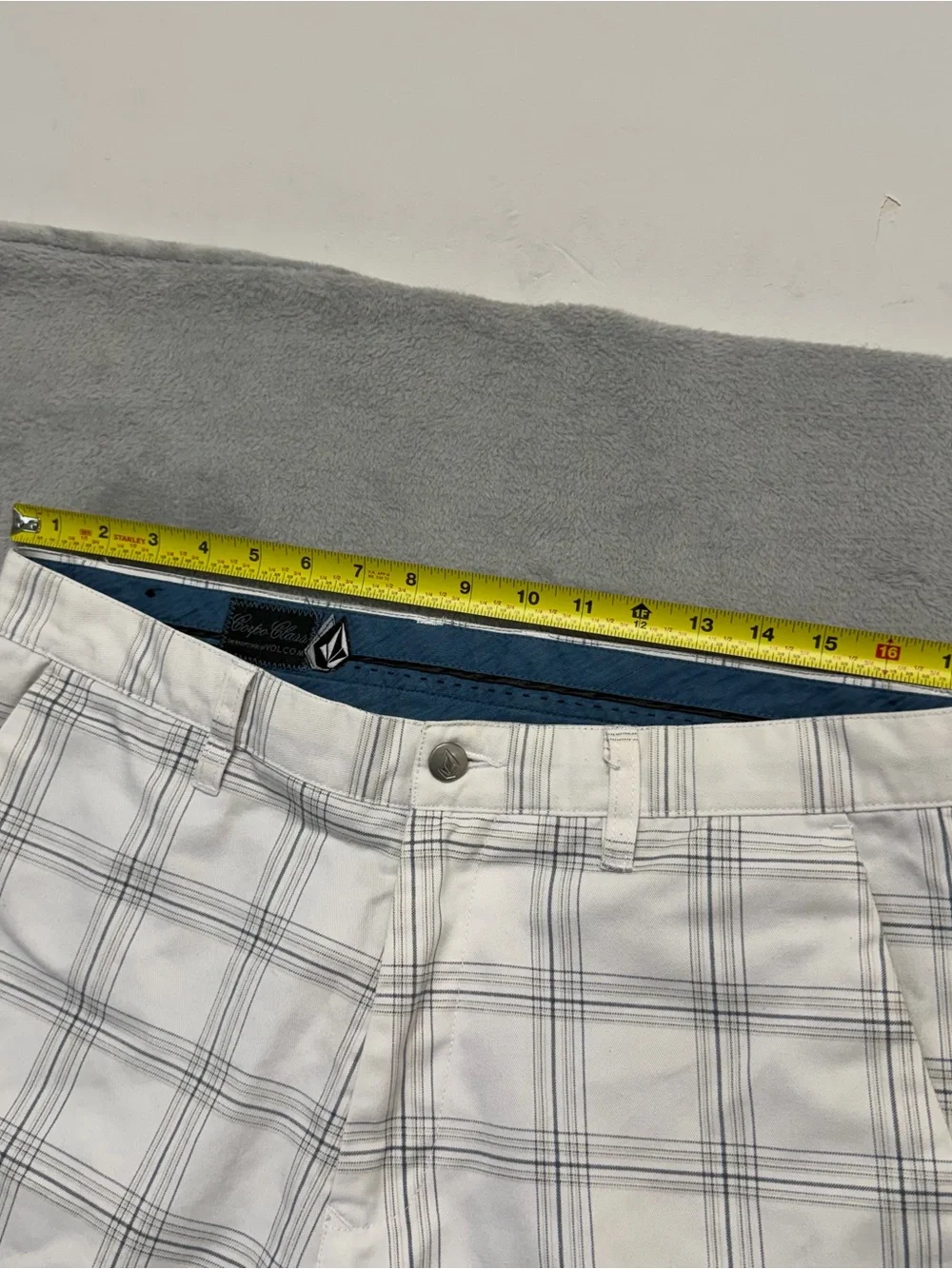 Volcom Shorts Mens 34 White Check Plaid Long Y2K Skate Surf Vintage